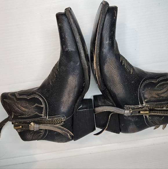 Freebird Wolfie Black distressed Western Ankle Bootie Size 6 - Picture 7 of 15